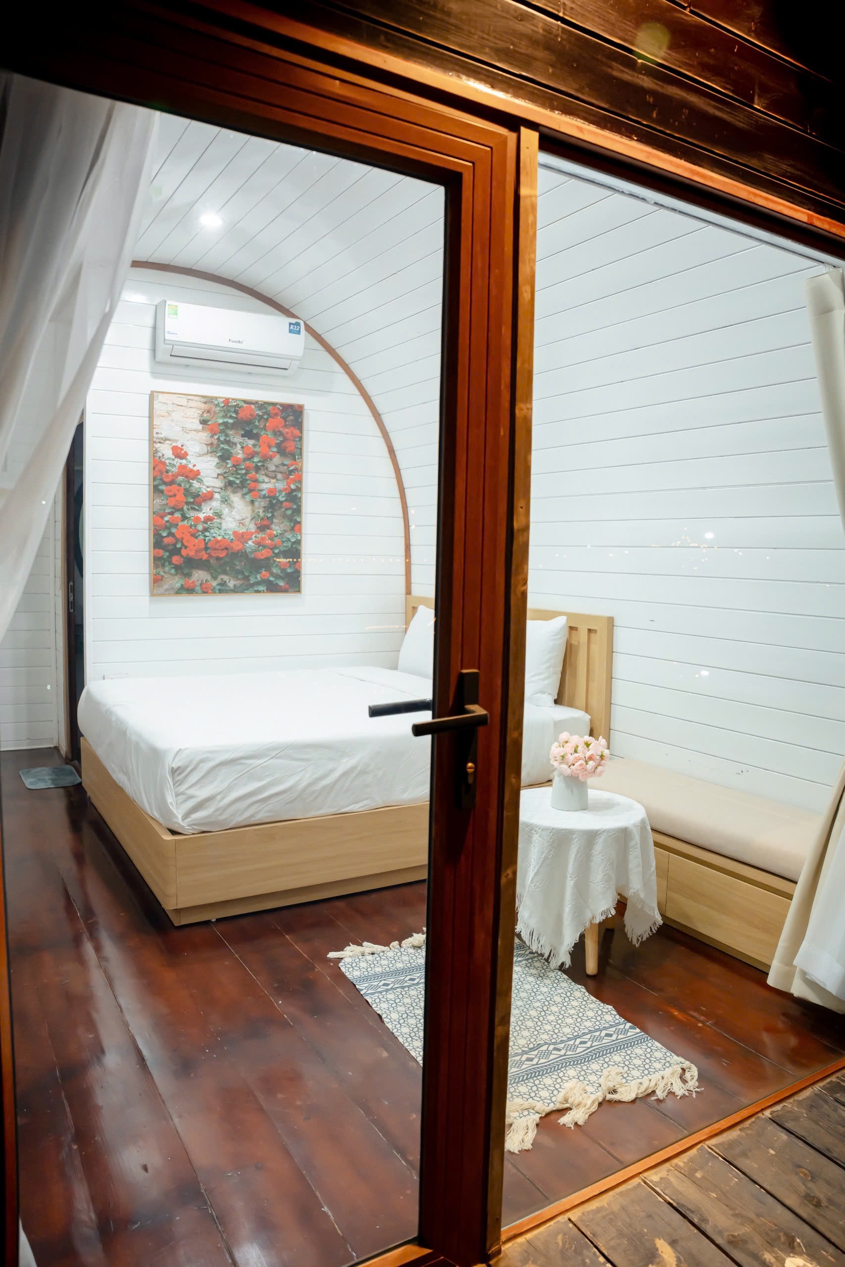 Red Rose house — không gian 3
